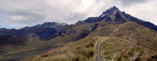 Výstup na sopku Pichincha z konečné stanice lanovky Cruz Loma, Quito, Ekvádor