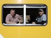 Výletníci v okénku Tren a las Nubes, Argentina