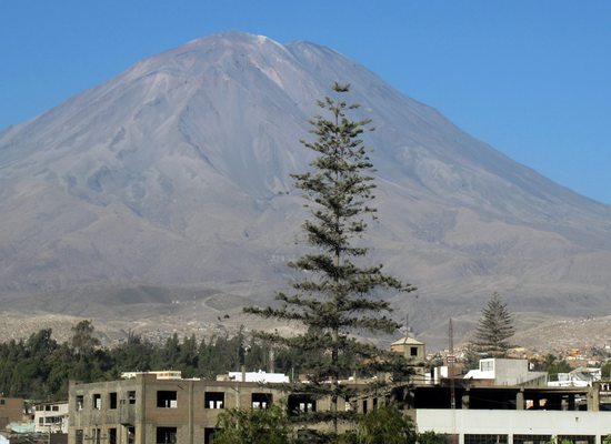 Pohled na vulkán Misti (5822m), Peru