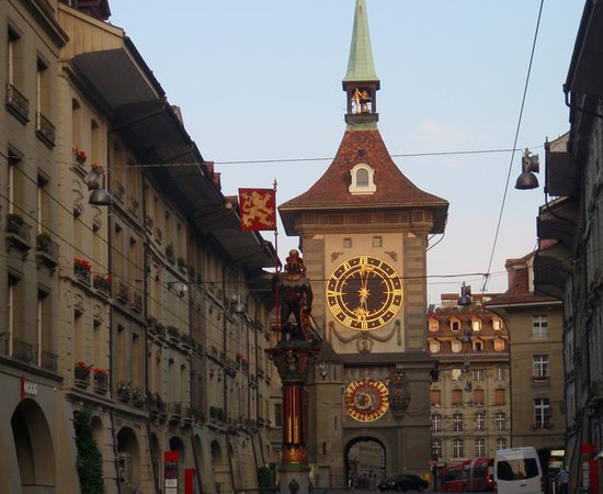 Hlavní město Švýcarska - Bern - ranní svítání.
