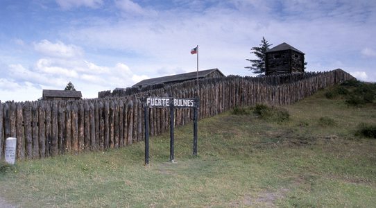 Pevnost Fuerte Bulnes na pobřeží Magalhãesova průlivu