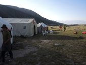 Sestup do základního tábora Ačik-Taš pod Pikem Lenina (7134m), Pamír, Kyrgyzstán