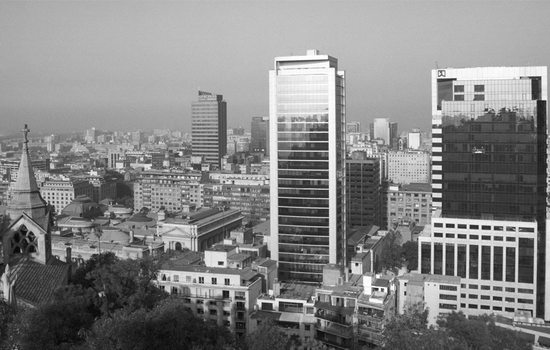 Pohled z kopce San Cristóbal na Santiago de Chile, Chile