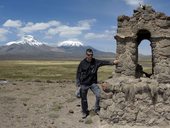 Jirka nad obcí Caquena s výledem na Payachatas, NP Lauca, Chile