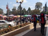 Cesta z Nairobi do městečka Chogoria - jedno z výchozích míst k branám Národnícho parku Mt. Kenya, Keňa