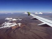 Přelet z La Paz do Aricy nad nádhernými sopečnými kužely And, Chile - Bolívie
