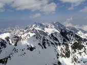 Krásné panorama Vysokých Tater z vrcholu Gerlachovského štítu (2655m) - pohled směrem na východ.