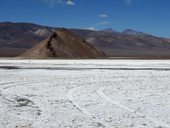 Přírodní pyramida na saliništi Maricunga, Chile