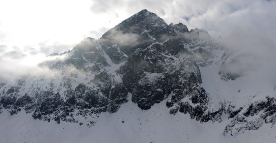 Pohled na Malý Kežmarský štít z Červené doliny, Vysoké Tatry, Slovensko