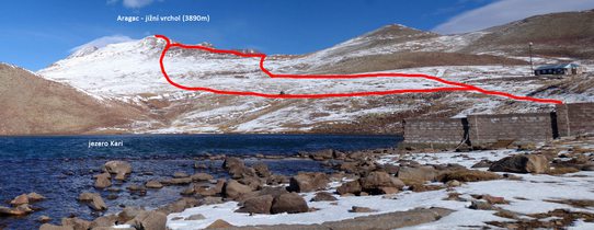 Naše výstupová a sestupová trasa na jižní vrchol sopky Aragac (3890m) od jezera Kari, Arménie