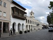 Budova radnice neboli městské rady (cabildo), kde dnes sídlí muzeum severu (Museo Histórico del Norte), Salta, Argentina