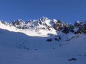 Zimní výstup na severozápadní vrchol Vysoké (2547m) centrálním žlabem, Vysoké Tatry, Slovensko