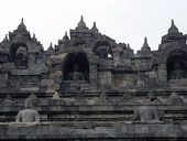 Starověké javánské chrámy v Borobudur, Mendit a Prambanan, Jáva, Indonésie