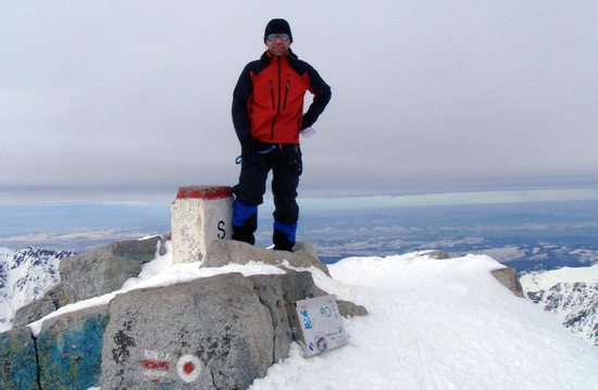 Vrcholovka na fotogeničtějším severozápadním vrcholu Rysů (2499m), Vysoké Tatry, Slovensko.