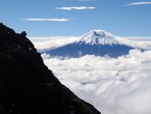 Pohledu na východ kraluje Cotopaxi, Ekvádor