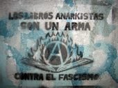 Graffitti (Anarchistické knihy jsou zbraní proti fašismu) ve čtvrti Bellavista, Santiago de Chile