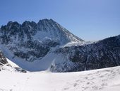 Zimní výstup na severozápadní vrchol Vysoké (2547m) centrálním žlabem, Vysoké Tatry, Slovensko