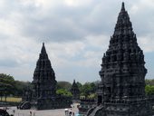 Starověké javánské chrámy v Borobudur, Mendit a Prambanan, Jáva, Indonésie