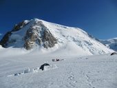 kempovani v Col du Midi, pohled k Mont Blancu