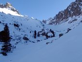 Zimní výstup na severozápadní vrchol Vysoké (2547m) centrálním žlabem, Vysoké Tatry, Slovensko