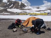 Cesta ze základního tábora Ačik-Taš do C1 (4400m), Kyrgyzstán