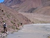 Přístup pod Aconcagua údolími Vacas a Relinchos, Argentina