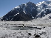 Sestup do základního tábora Ačik-Taš pod Pikem Lenina (7134m), Pamír, Kyrgyzstán