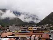 Pohled na Baños ze střechy hostalu Rocas, Ekvádor