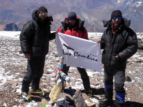 Konečně na vrcholu Aconcaguy (6962m)! Podařilo se nám to dne 28. ledna 2008 ve 13:47 místního argentinského času.