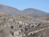 Typická krajina andského podhůří (precordillera), Chile