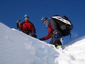 Vláďa a Robert po překonání Krčmárova žlebu na Lavinové lávce (2550m).