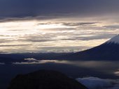 Nádherný výhled na kužel sopky Cotopaxi (5897m) a v dálce vykukuje další z ekvadorských obrů sopka Antisana (5704m), Ekvádor