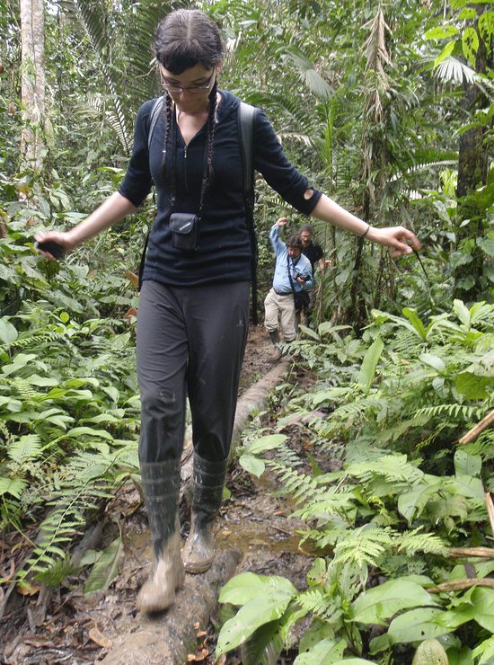Marta na procházce pralesem, Cuyabeno, Ekvádor
