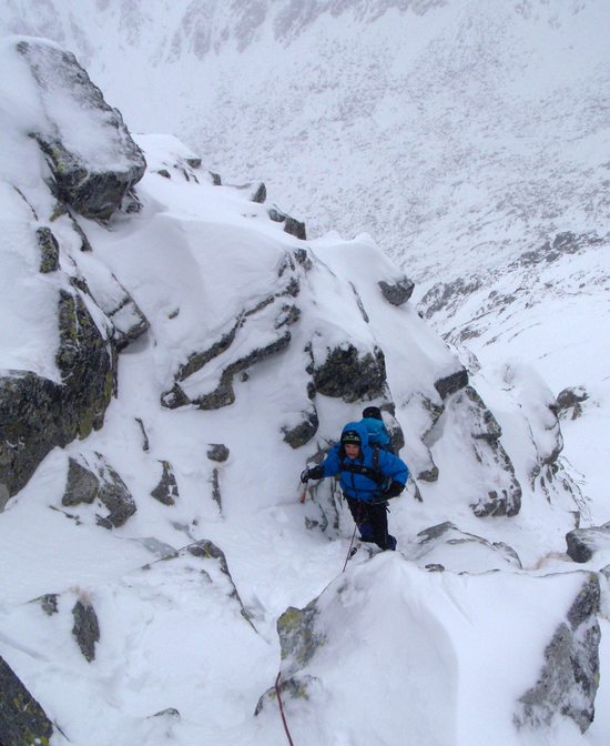 Druhý den ráno jsme zaveleli k ústupu. Nejprve však bylo nutné za špatného počasí vylézt zpět na hřeben, Vysoké Tatry, Slovensko