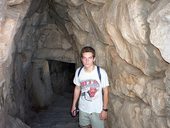 Pohřebiště v Mykénách, kde Heinrich Schliemann nalezl mnoho zlatých předmětů a kde se nachází proslulá Lví brána. Mykény, Řecko