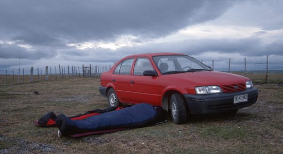 Auto jsme zaparkovali před vstupní branou ke kolonii tučňáků Seno Otway. Na pobřeží oceánu fučel celou noc neuvěřitelně silný vítr.