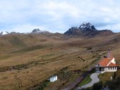 Výstup na sopku Pichincha z konečné stanice lanovky Cruz Loma, Quito, Ekvádor