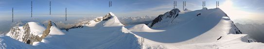 Celkový pohled na masiv Monte Rosa z vrcholu Ludwigshöhe (4342m)