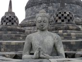 Starověké javánské chrámy v Borobudur, Mendit a Prambanan, Jáva, Indonésie