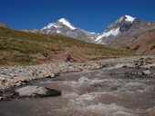 Přístup pod Aconcagua údolími Vacas a Relinchos, Argentina