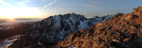 Pohled na hřeben Bašt během sestupu z Tupé do Sedla pod Ostrvou, Vysoké Tatry, Slovensko