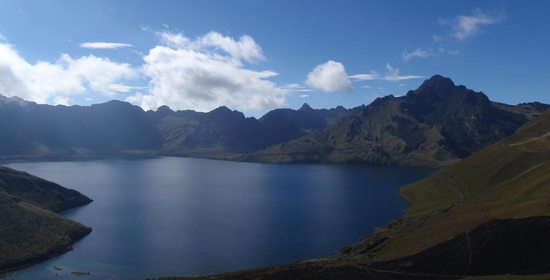 Pohled na Lagunu Mojanda a Cerro Negro (4260m)