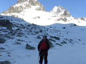 Zimní výstup na severozápadní vrchol Vysoké (2547m) centrálním žlabem, Vysoké Tatry, Slovensko