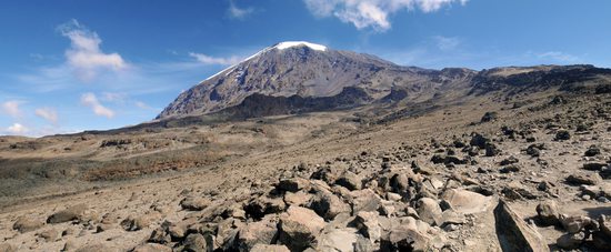 Kilimandžáro (5895m) - pohled z 'pouštní' cesty Mweka.