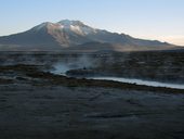 Salar de Surire a sopka Pukintika (5740m), Chile