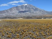 Mohutný Cerro de Incahuasi (6621m) a napravo vedle něj vykukuje vzdálenější El Muerto (6488m), Argentina