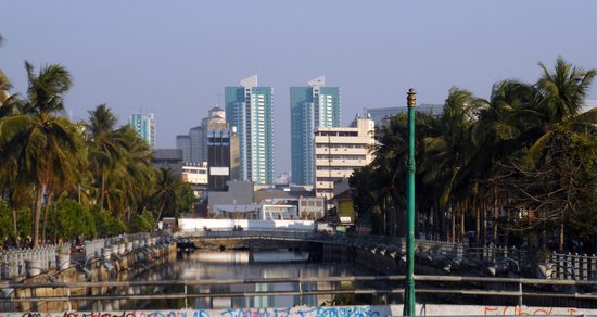 Smrdutý Kali Besar Canal, Jakarta, Indonésie