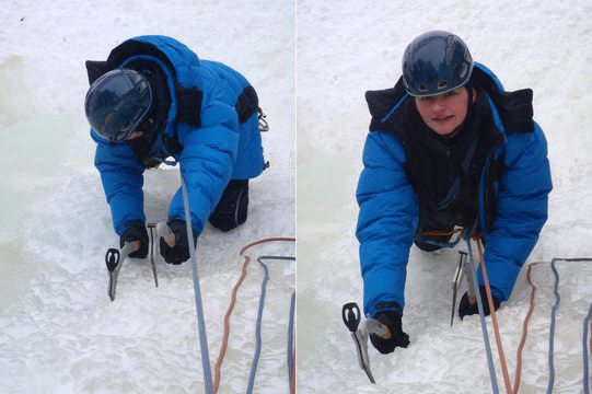 Marta leze svůj první ledopád - Mac Gyver (WI 4+, 55m), údolí Őtztal, Rakousko.