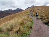 Výstup na sopku Pichincha z konečné stanice lanovky Cruz Loma, Quito, Ekvádor