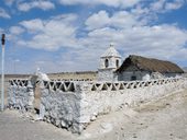 Kostelík v osadě Guacollo, Chile